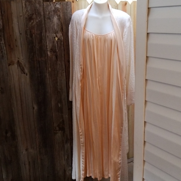 Carlton Hall Other - Vintage Carlton Hall Robe & Gown/Silk/Unworn 8-10